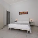 Caroline\'S House